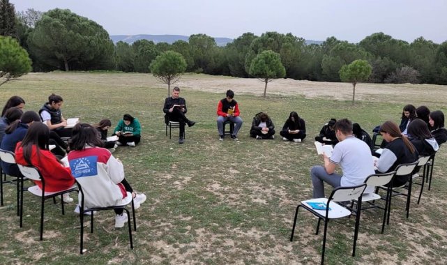 Selendi'de kitap okuma etkinliği