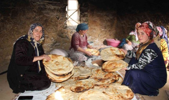 Şemdinli'de Ramazan çöreği mesaisi