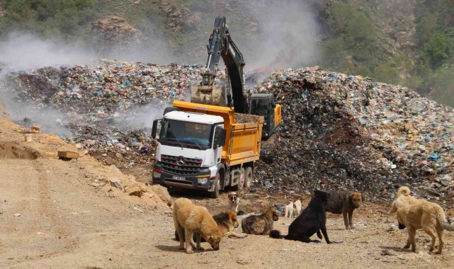 Şemdinli'de vahşi çöp depolama alanı kaldırılıyor