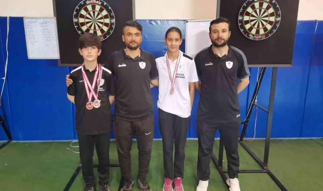 Serinhisar'ın başarılı dartçıları milli takım biletini kaptı