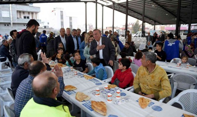 Seyhan'da iftar sofrası kuruldu