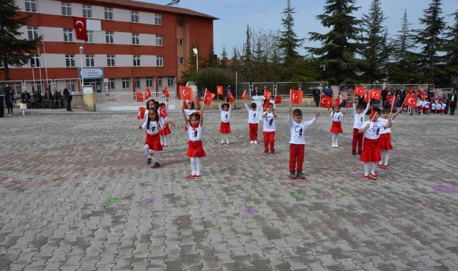 Seyitgazi'de de 23 Nisan Ulusal Egemenlik ve Çocuk Bayramı coşkuyla kutlandı