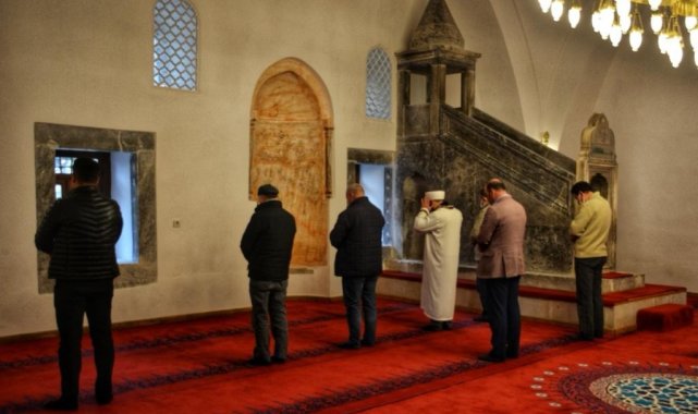 Seyyid Battal Gazi külliyesinde restorasyon sonrası ilk cuma namazı kılındı