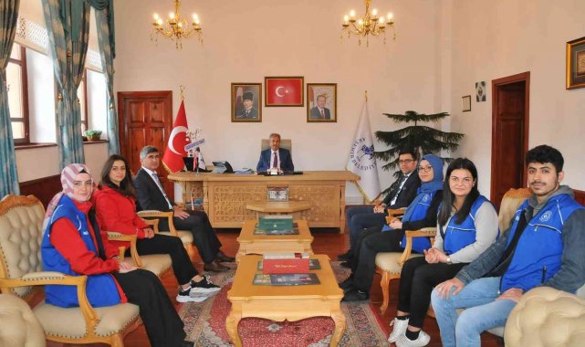 Sezaryenle hayata döndürülen kedi için Başkan Akkaya'ya teşekkür