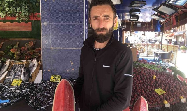 Sezonu kapatan balıkçılar manav oldu