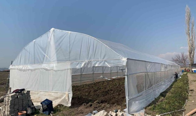 Şiddetli fırtınada zarar gören seralar bakıma alındı