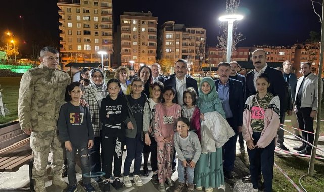 Siirt Valisi Hacıbektaşoğlu, millet bahçesinde vatandaşlarla bir araya geldi