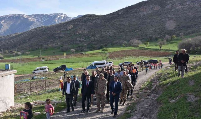 Siirt Valisi Hacıbektaşoğlu, Siirt-Şırnak sınırında vatandaşlarla bir araya geldi