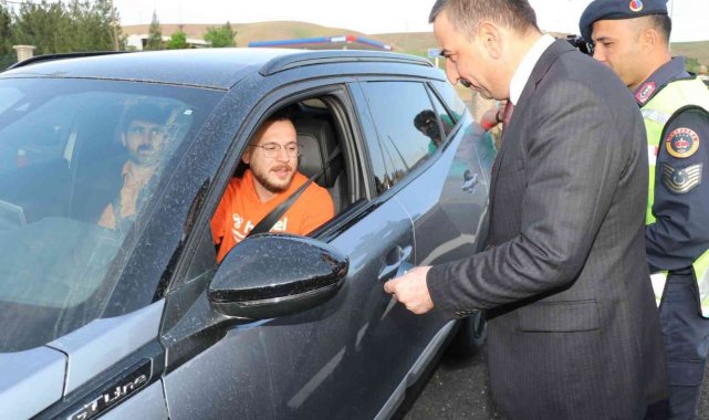 Siirt Valisi Hacıbektaşoğlu'ndan sürücülere emniyet kemeri uyarısı