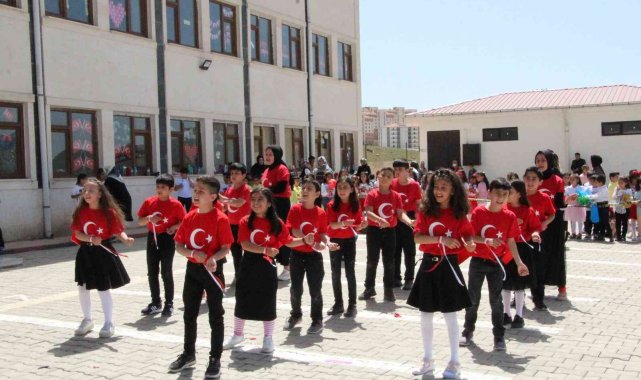Siirt'te 23 Nisan Ulusal Egemenlik ve Çocuk Bayramı coşkuyla kutlandı