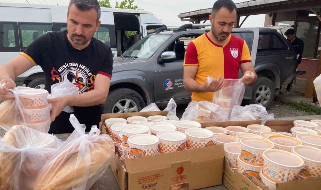 Sındırgılı Galatasaraylılardan kapı kapı iftar yemeği