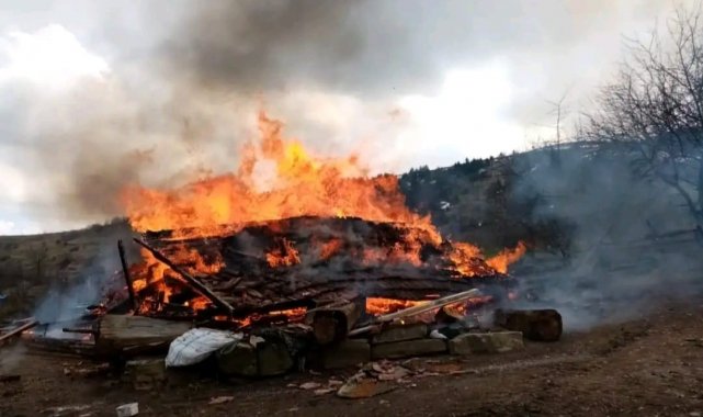 Sinop'ta 1 ev ve 1 ambar yanarak tamamen kül oldu