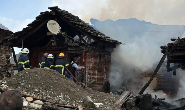 Sinop'ta 1 ev ve 3 ambar yandı