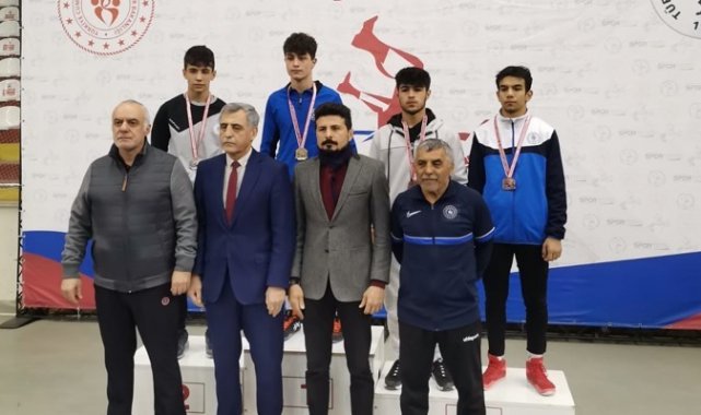 Sivaslı güreşçi Türkiye üçüncüsü oldu