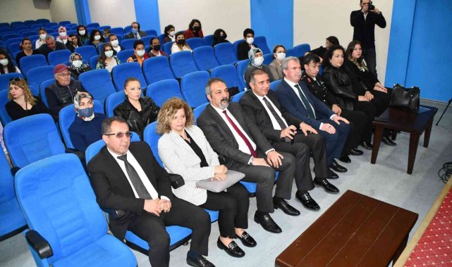 Söke'de "Ulusal Egemenlik Türk Kadını ve Çocuğu" konulu panel düzenlendi