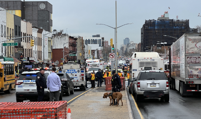 Son Dakika ! New York&#039;ta metro istasyonuna silahlı saldırı: 13 kişi yaralandı
