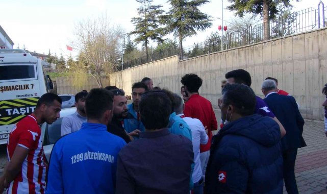 Son dakikalarında gerginleşen maç, soyunma odası girişine de taşındı