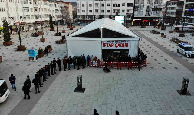 Sorgun Belediyesi günde 800 kişiye iftar veriyor