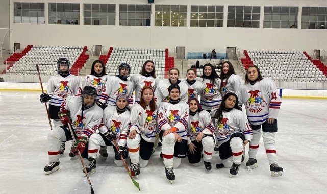 Spor AŞ Buz Hokeyi takımı Ankara'da farklı kazandı