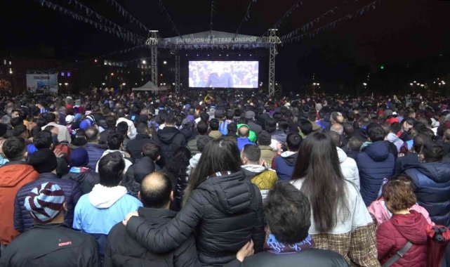 Stada giremeyen binlerce taraftar dev ekranlardan maçı izlediler