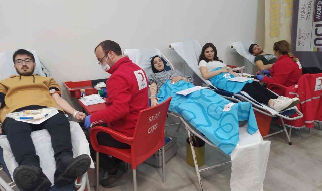 SUBÜ öğrencilerinden kan ve kök hücre bağışı