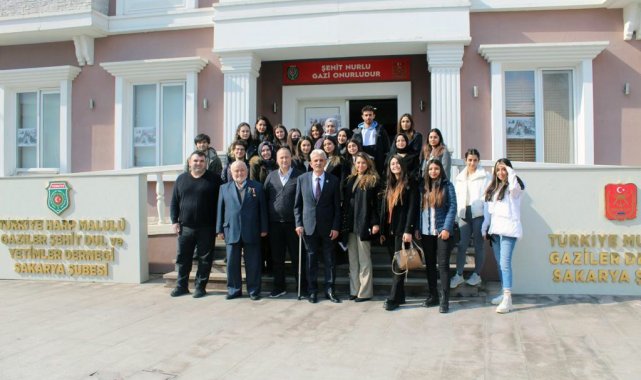 SUBÜ'lü genç fizyoterapistler yaşlılar ile bir araya geldi