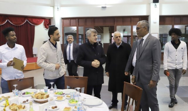 Sudan Büyükelçiliği ataşeleri DPÜ'nün iftarına katıldı