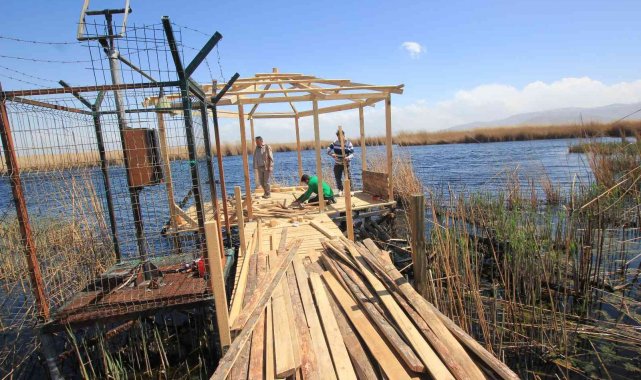 Sultan Sazlığı&#039;nda yangının yaralı sarılıyor