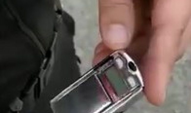 Sultanbeyli'de şüphe üzerine durdurulan şahsın üzerinden uyuşturucu ve araba anahtarı şeklinde tasarlanmış terazi ele geçirildi