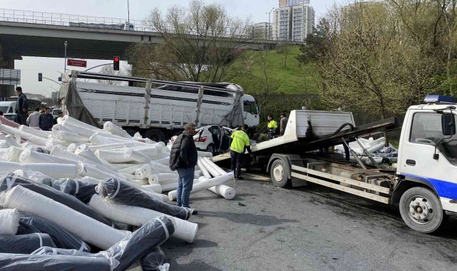 Sultangazi&#039;de freni boşalan kamyon 2 araca çarptı