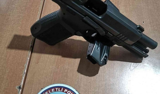 Şüphe üzerine durdurulan araçta tabanca ve mermi ele geçirildi