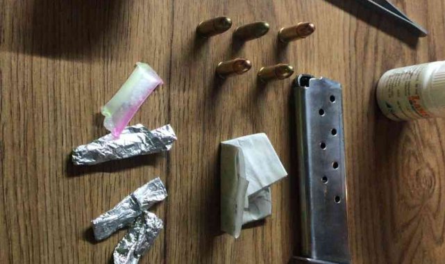 Şüpheli hareketleri ele verdi, üzerinden uyuşturucu madde ve aparatları çıktı