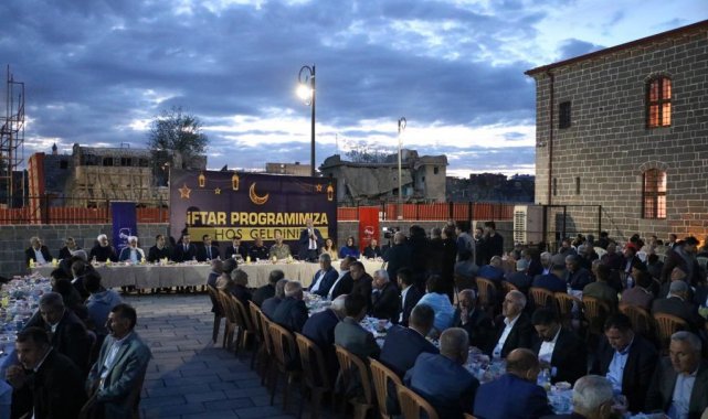 Sur&#039;da 7 yıl aranın ardından iftar yemeği