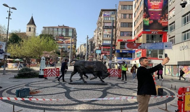 Tahrip edilen Kadıköy Boğa Heykeli kapatıldı