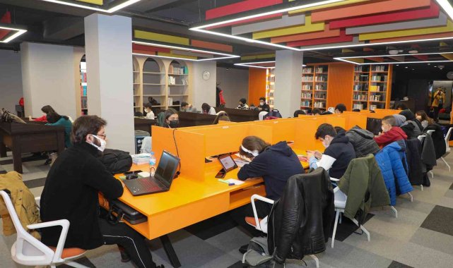 Talas'ın kütüphanelerine ara tatilde de yoğun ilgi