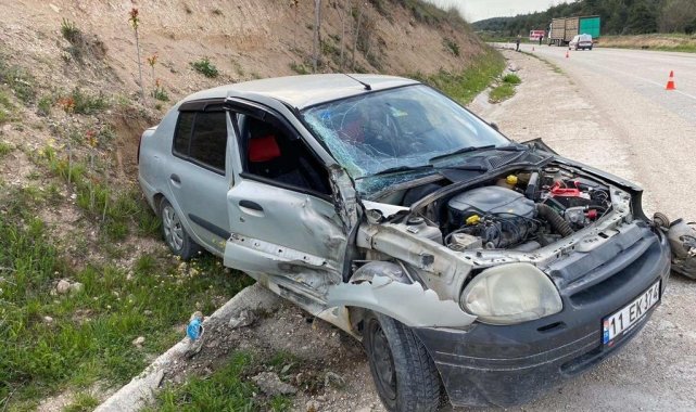 Tali yoldan kontrolsüz çıkan otomobile tır çarptı, 1 kişi yaralandı
