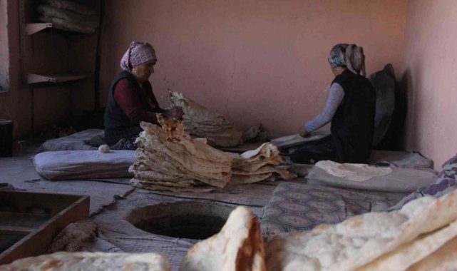 Tandırlar Ramazan sofraları için yanıyor