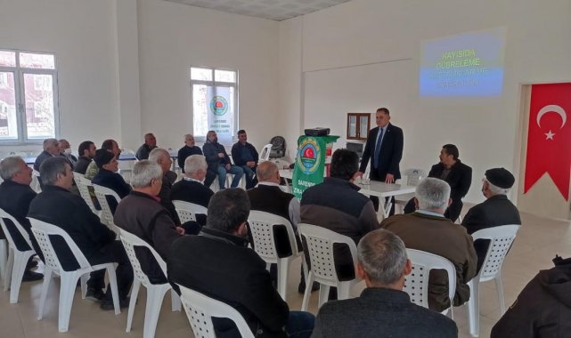 Tarımda gübreleme ve zararlılar ile mücadelede çiftçilere bilgi verildi