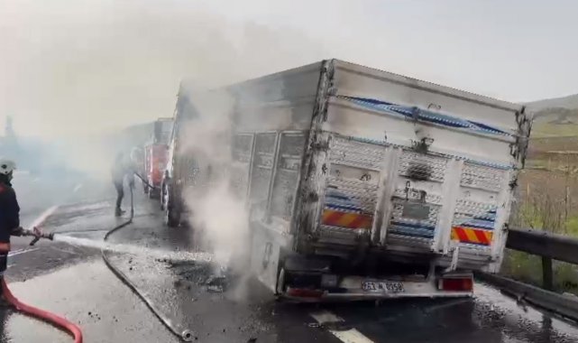 Tarsus'ta soda yüklü kamyonda yangın