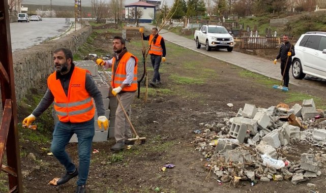 Tatvan&#039;daki mezarlıklarda bayram temizliği