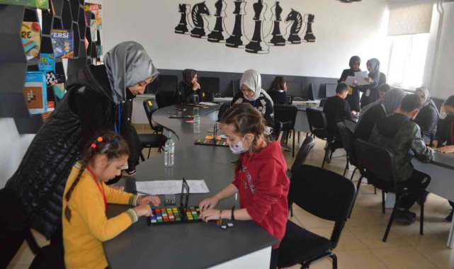 Tavşanlı&#039;da &#039;İlk ve Orta Okullar Arası Zeka Oyunu&#039; turnuvası