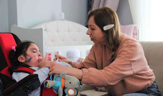 Tek çocuğu 'Anne' diyebilsin diye bir umut bekliyor