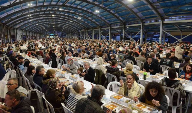 Tekirdağ'da 3 bin 500 kişilik 'Gönül Sofrası' kuruldu