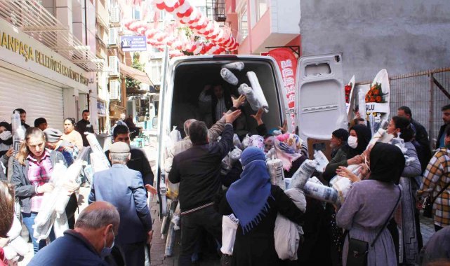 Tekirdağ&#039;da indirim izdihamı: Birbirleriyle yarıştılar