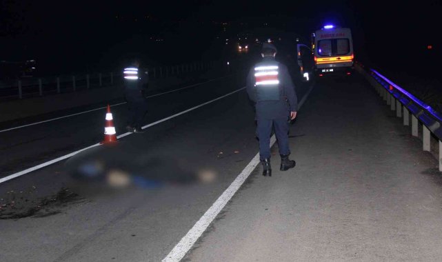 Tekirdağ'da karayolunda yürüyen yayaya tır çarptı, şahıs hayatını kaybetti