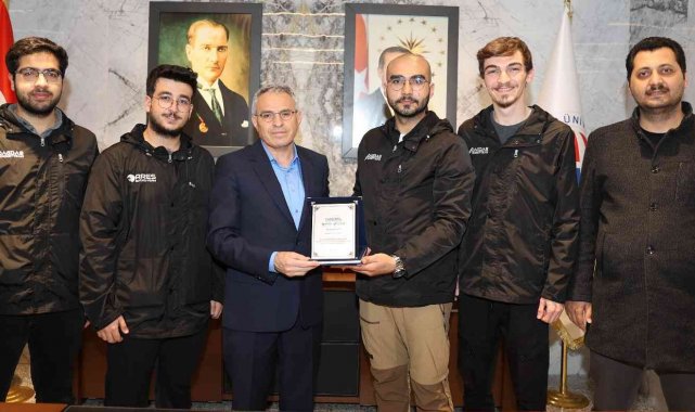 Teknofest'e hazırlanan ekiplerden Rektör Özaydın'a ziyaret