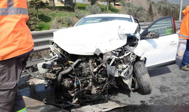 TEM'de otomobil bariyerlere çarptı: 1'i bebek 2 yaralı