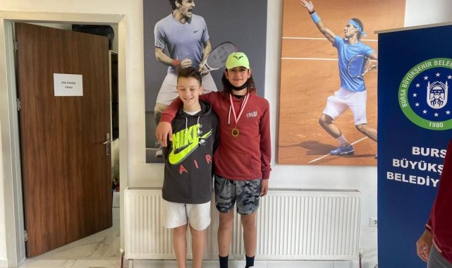 Tenis turnuvasında Büyükşehir Belediyesporlu sporculardan 2 madalya