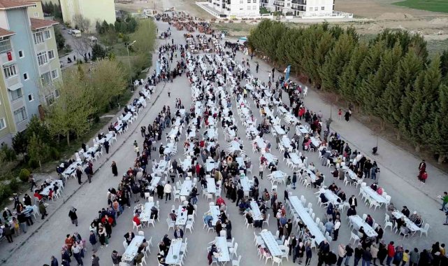 Tepebaşı'nda iftar bereketi sürüyor