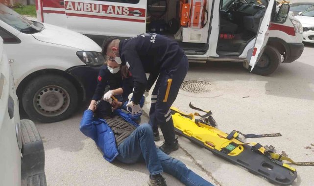 Ters şeritten gelen araç motosiklete çarptı